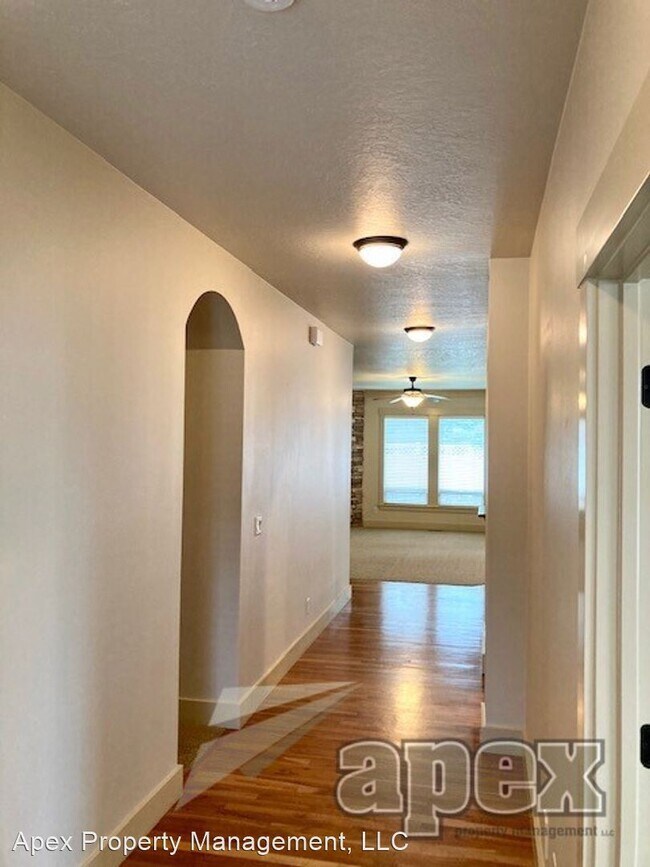 Foto del edificio - 3 br, 2 bath House - 973 N. Shadowridge Ave