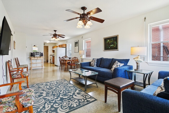 Foto del edificio - 6123 Marigny St