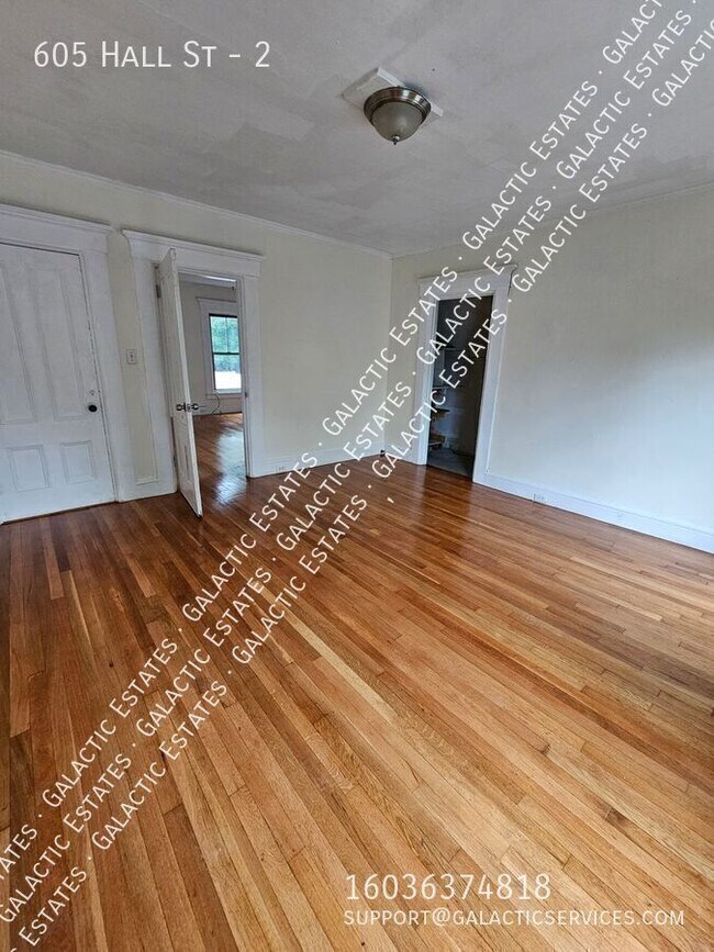 Building Photo - 605 Hall St
