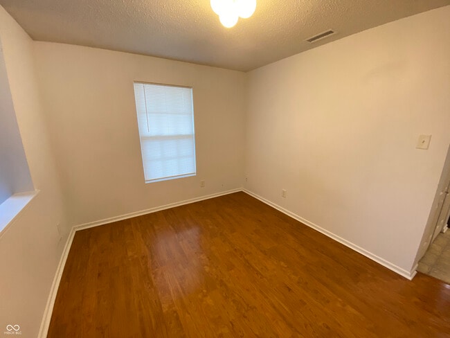 Building Photo - 1305 Central Park Dr