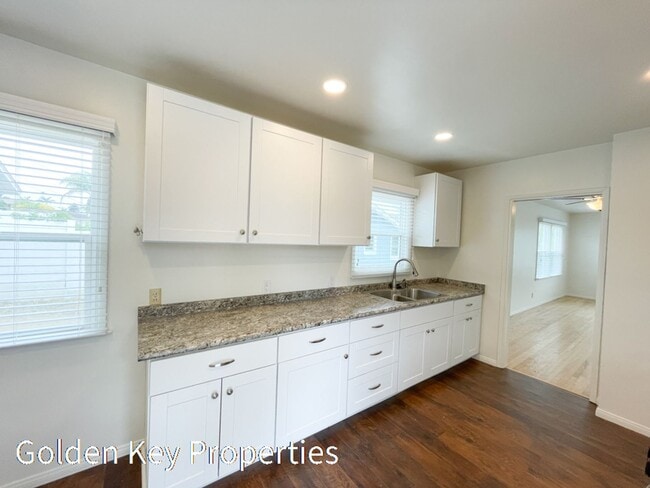 Building Photo - Charming single level home in South Oceans...
