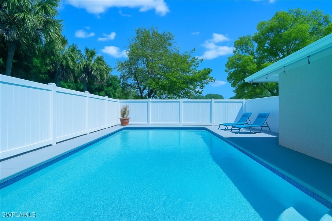 Foto principal - 2473 Poinciana St