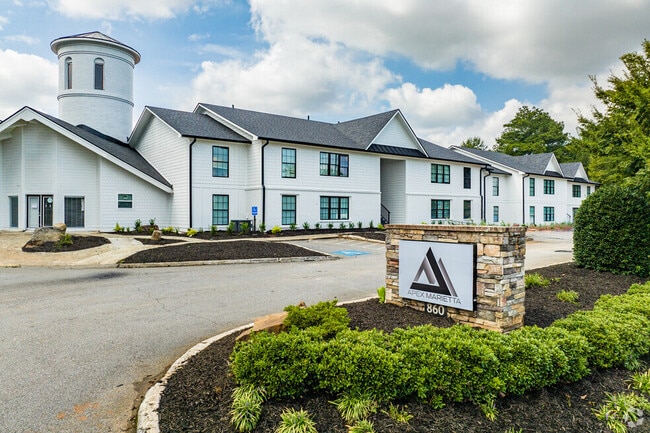 Building Photo - The Apex