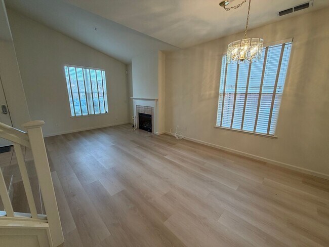 Foto del edificio - Bright 2 Bed + 2.5 Bath Home | 1,500 Sq Ft | Garage | Prime Novato Location