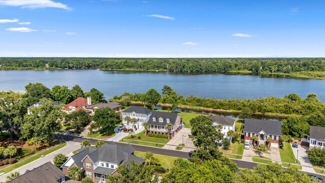 Foto del edificio - 1733 Indigo Island Dr