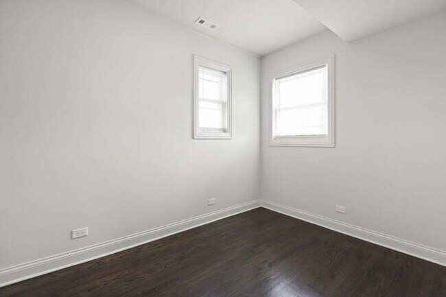 Building Photo - 1 bedroom in Chicago IL 60618