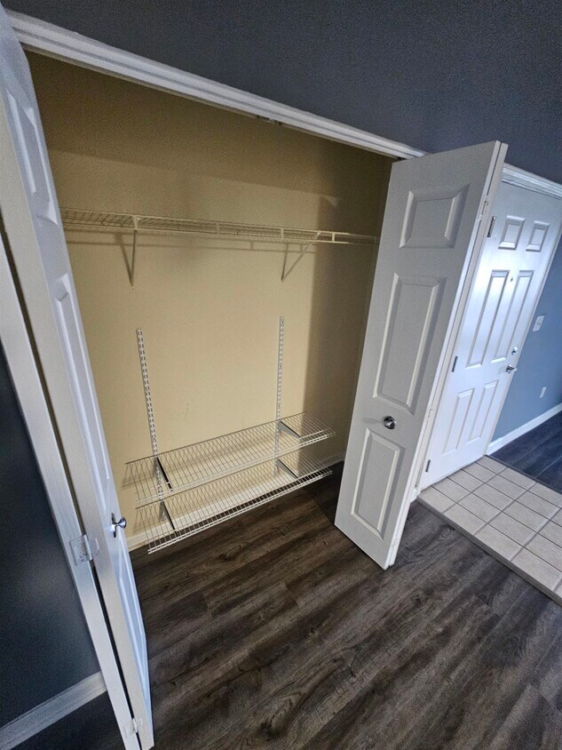 Building Photo - 3768 Hitchcock Way