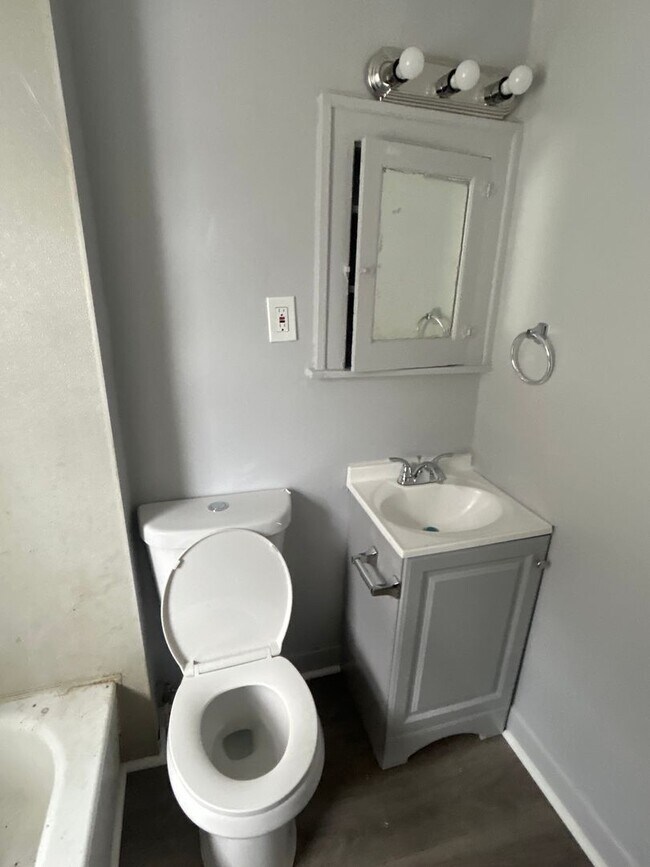Foto del edificio - 5bd Single Section 8