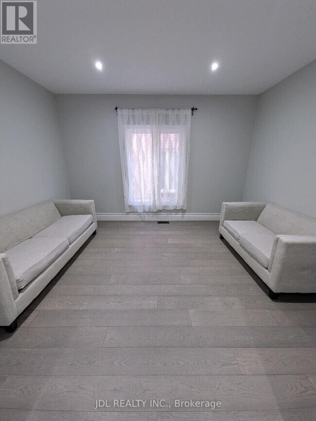 Building Photo - 390 Elson St