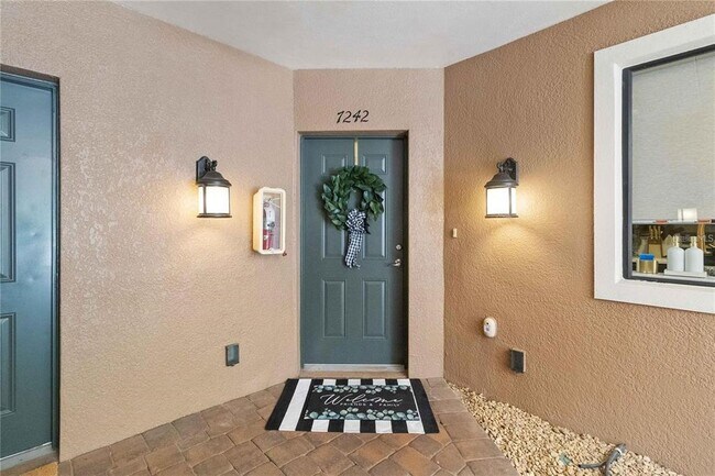 Foto del edificio - 7242 Hamilton Rd