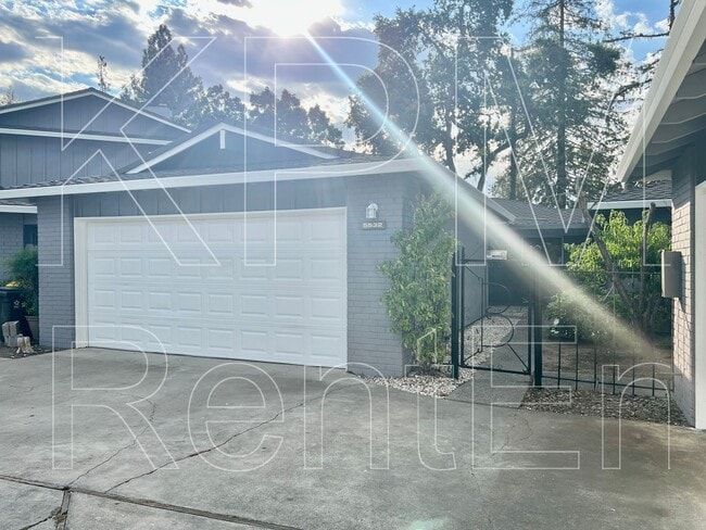 Building Photo - 5532 Fox Sparrow Ct