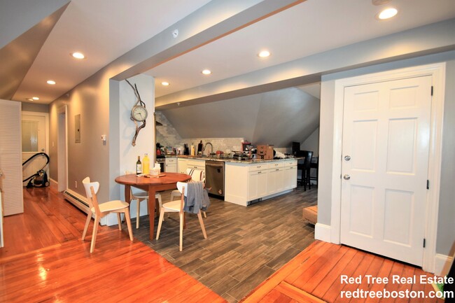 Apt 3 - 63 Mapleton St
