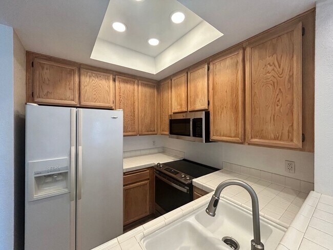 Building Photo - Beautiful 2BD/2BA W/ A/C, In-Unit Laundry, and Reserved Parking in Mission Valley!