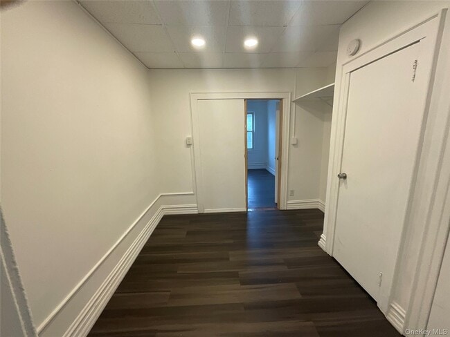 Foto del edificio - 59-06 59th Dr