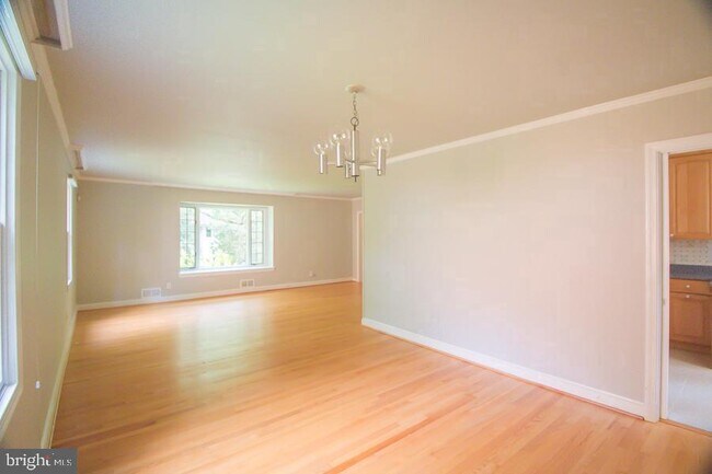 Building Photo - 5526 Warwick Pl