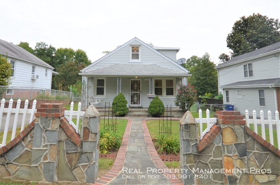 Adorable Alexandria Bungalow! Photo