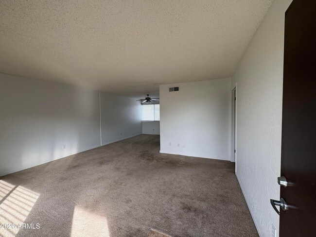 Foto del edificio - 7141 N 16th St