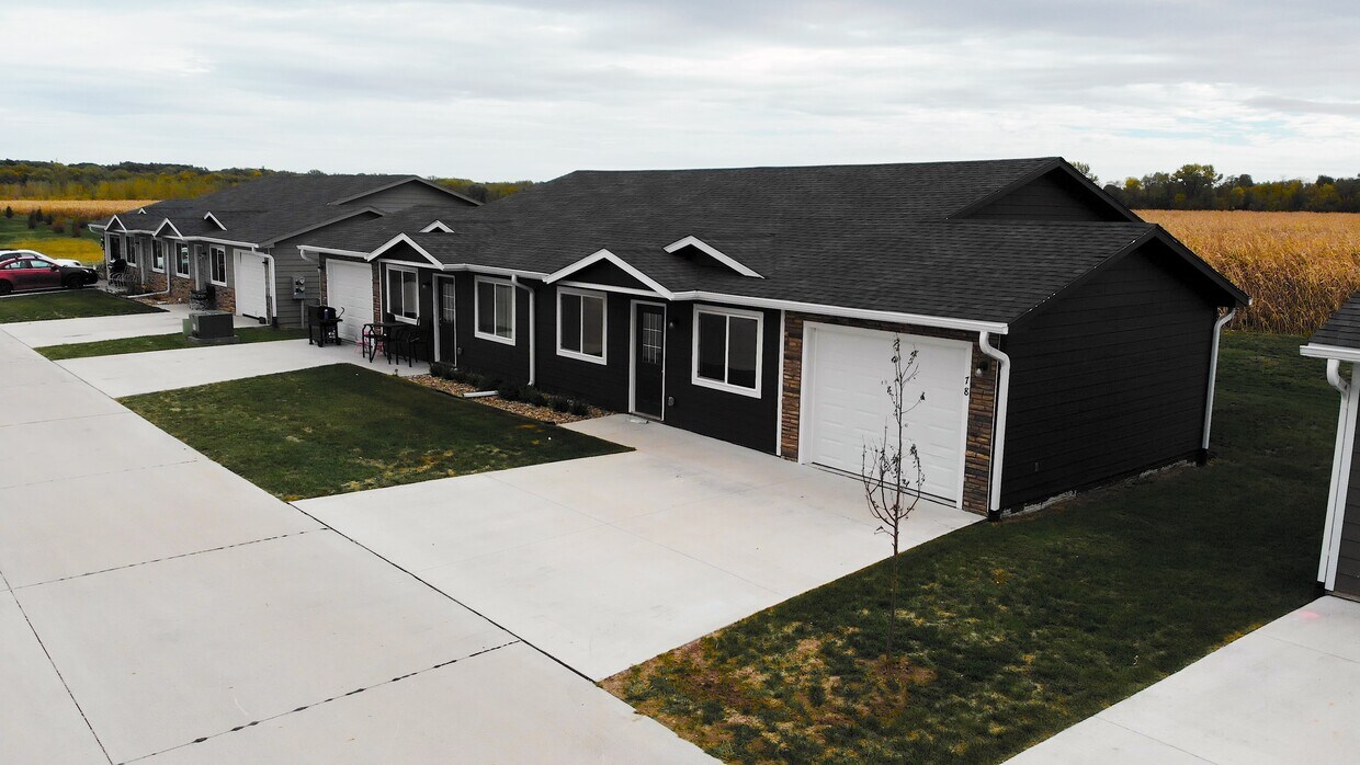 1508 Cherry Creek Dr, Winterset, IA 50273 Townhome Rentals in