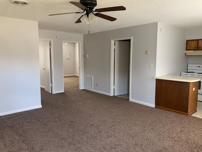 Building Photo - 523 Hutchens Rd