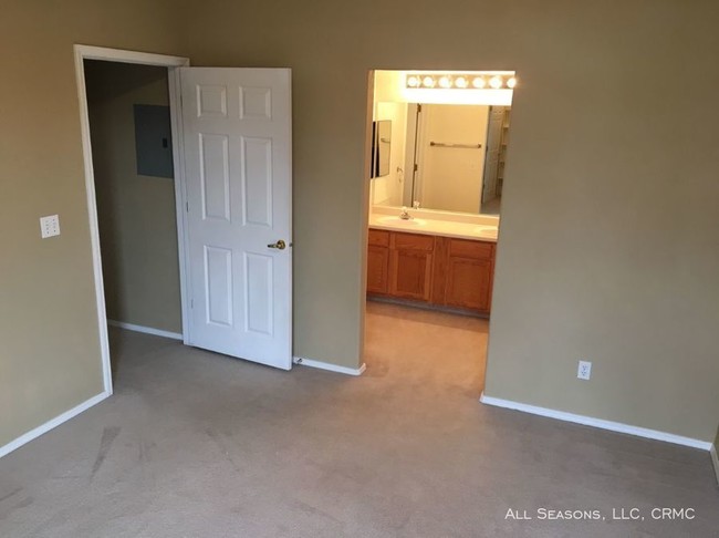 Building Photo - 3850 A Strawberry Fields Grove