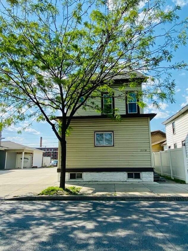 Primary Photo - 2318 6th Ave