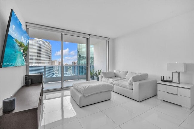 Building Photo - 200 Biscayne Blvd Way