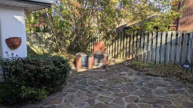 Foto del edificio - 1816 W Main St