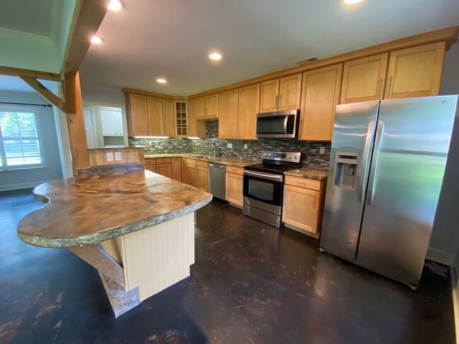Building Photo - 7076 Wickshire Cove W
