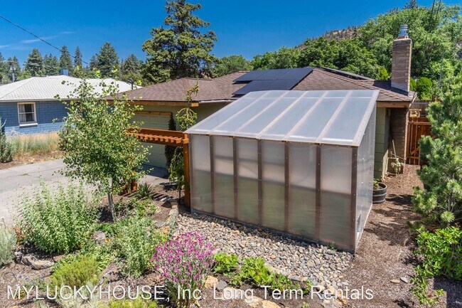 Building Photo - 2 br, 1 bath House - 904 NE 8th Street