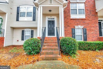 Building Photo - 241 Village Square Dr