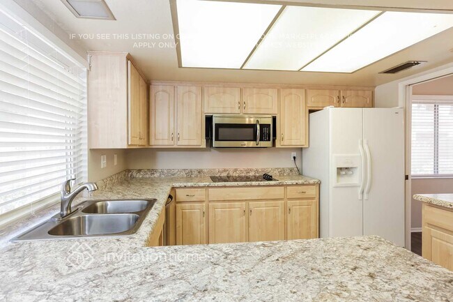 Building Photo - 4516 W Hayward Ave