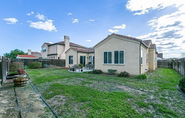 Building Photo - Lovely 3 Bedroom Home Close to Vandenberg!