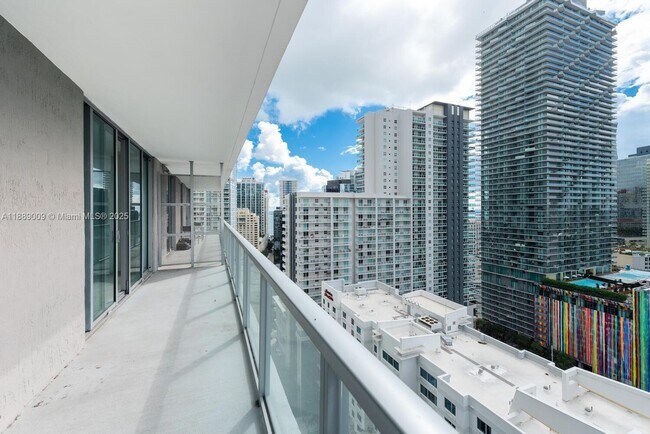 Foto del edificio - 79 SW 12th St