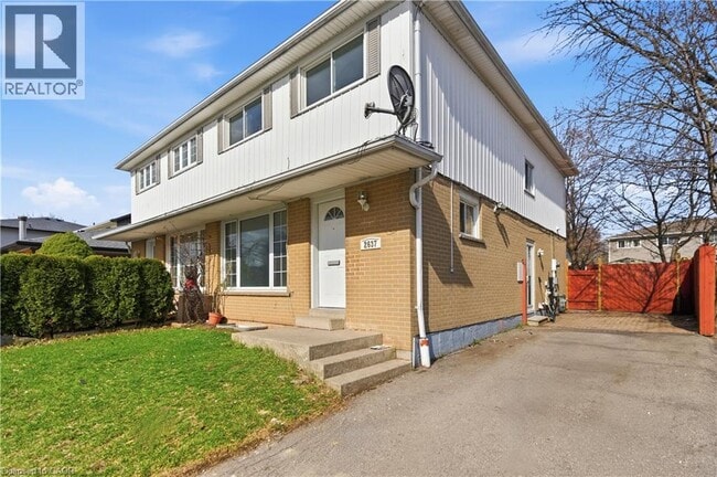 Building Photo - 2637 Altadena Ct