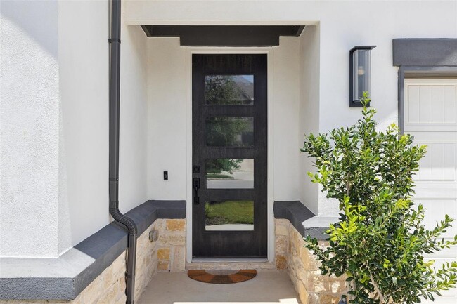 Building Photo - 6908 Empresa Dr