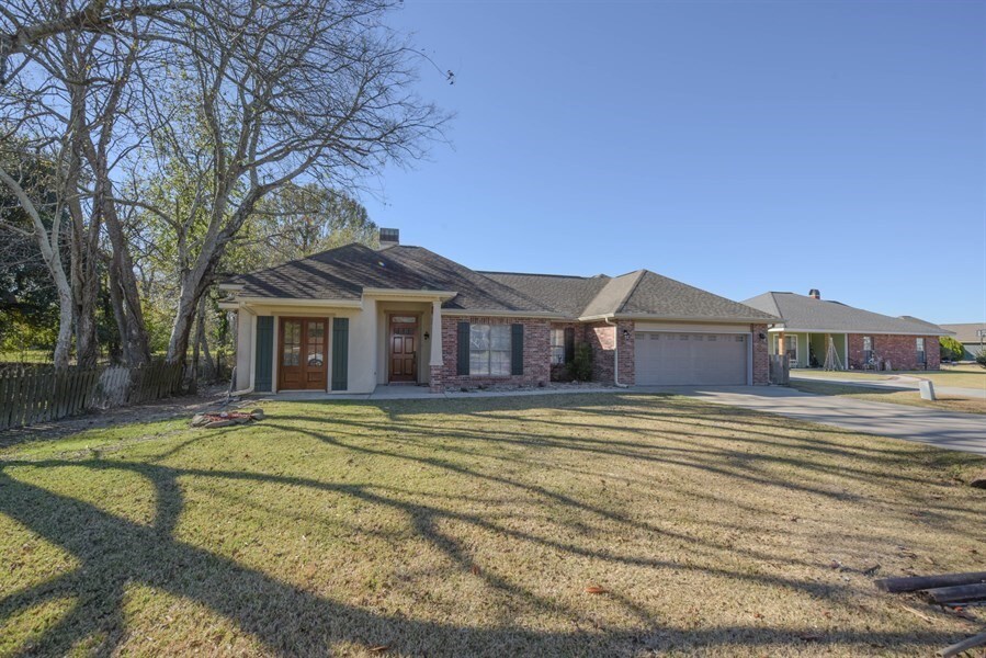 202 S Grindstone Dr, Broussard, LA 70518 House Rental in Broussard