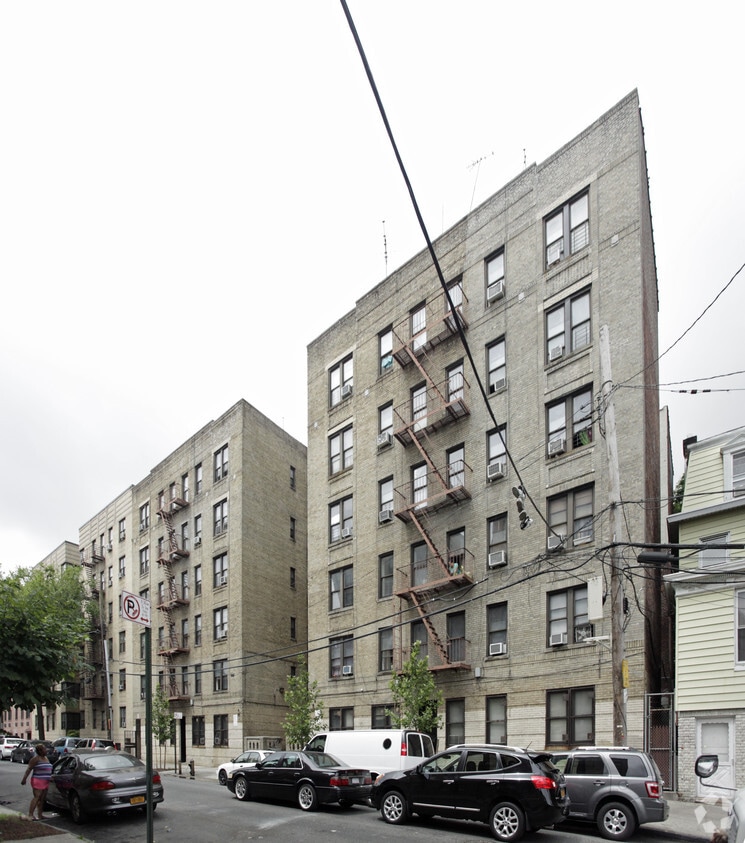 Primary Photo - 3349 Hull Ave