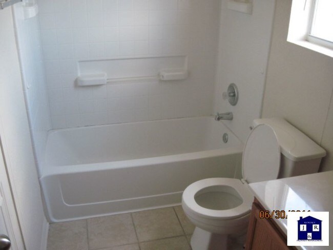Foto del edificio - Come Start Your Family Off Right Here!