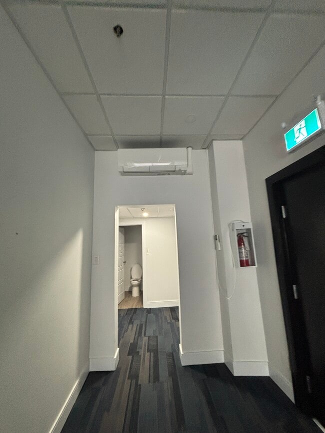 Building Photo - UPDATED COMMERCIAL UNIT - LOCATED DOWNTOWN SARNIA