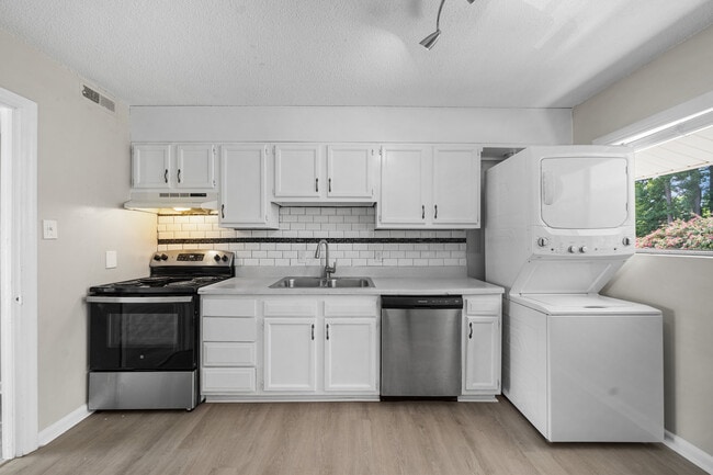 Building Photo - Monarch Apartments