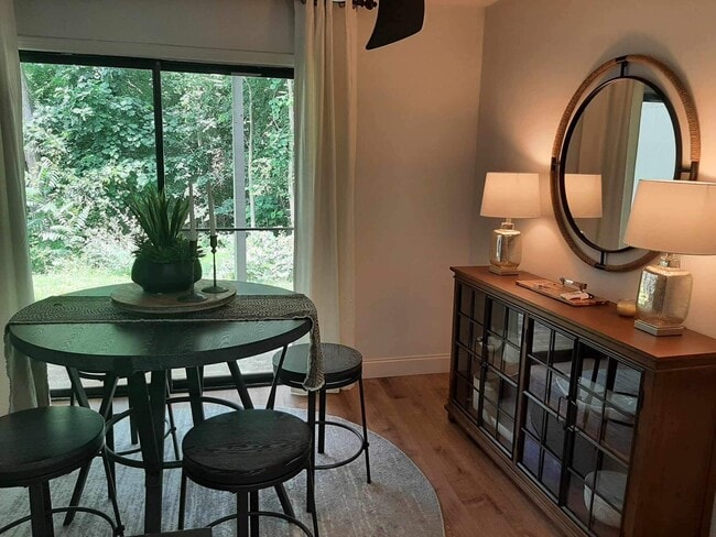 Building Photo - 8701 Olde Colony Trl