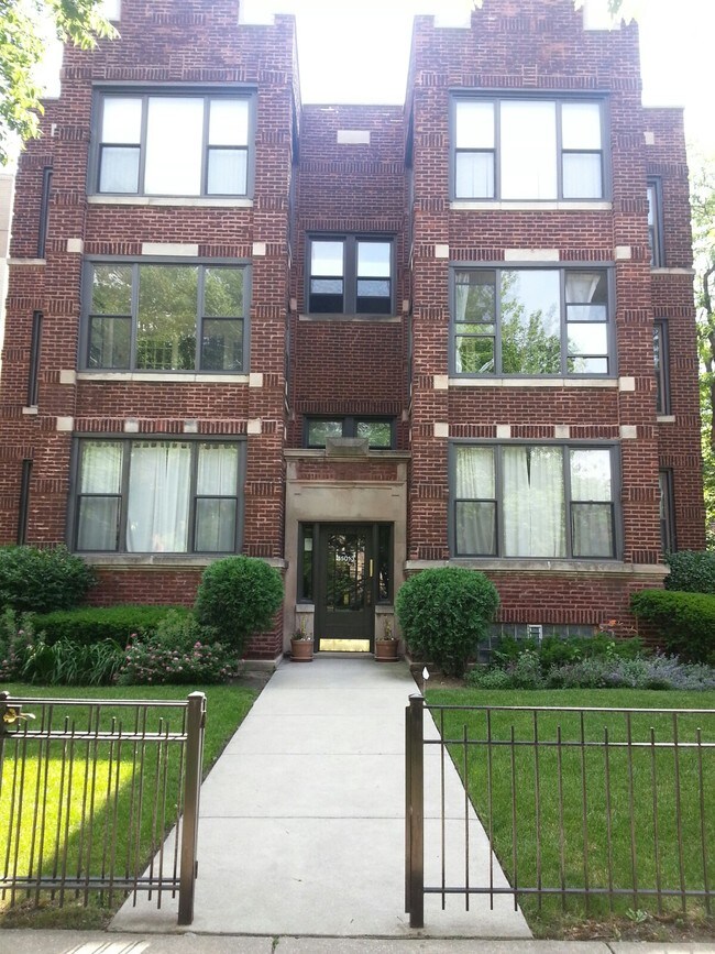Fachada del edificio - 1316 W Sunnyside Ave
