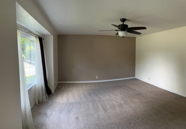 Foto del edificio - 232 Shawn Dr