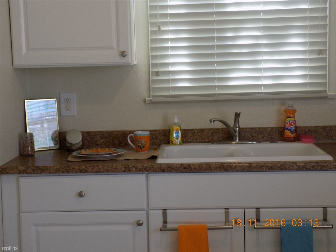Foto principal - 3961 Brockton Ave