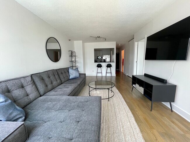 Building Photo - 400 N La Salle Dr