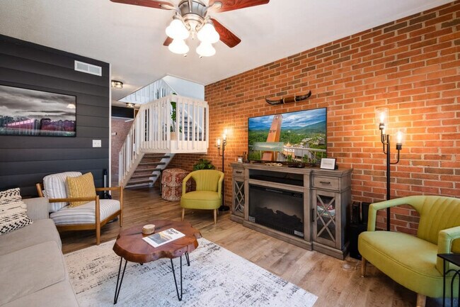 Foto del edificio - 2806 Suncrest Rd