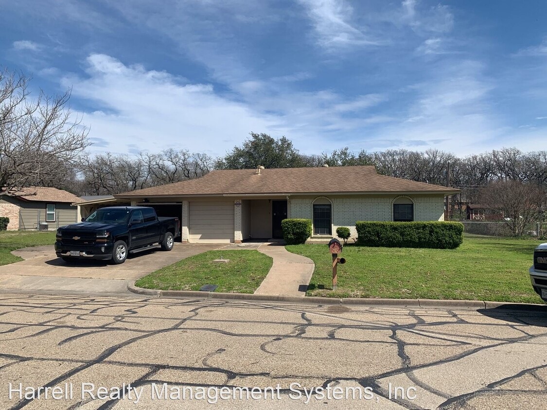 Primary Photo - 3 br, 1.5 bath House - 1924 Post Oak Dr.