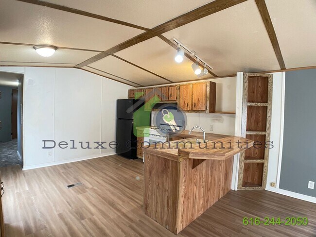 Foto del edificio - 2 Bed 1 Bath Mobile Home COMING SOON!