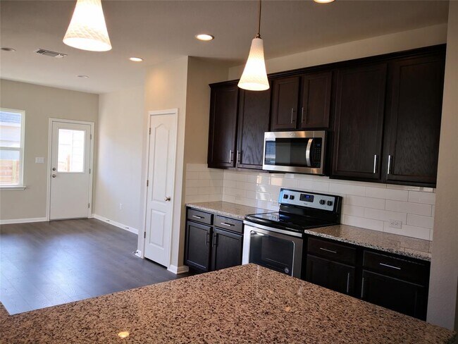 Foto del edificio - 723 Speckled Alder Dr