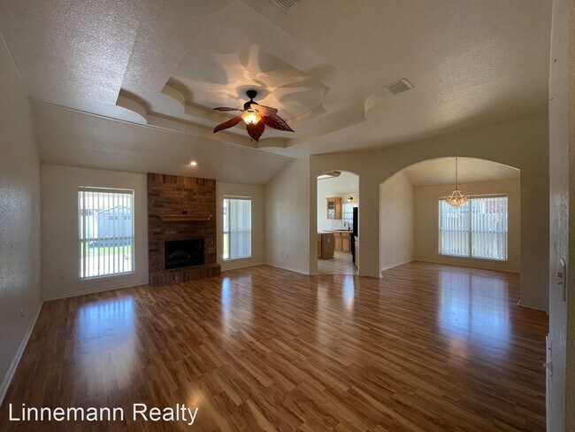 Building Photo - 4 br, 2 bath House - 2900 Wisteria Lane